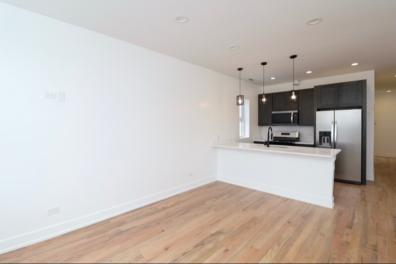 Building Photo - 1249 S Kedvale Ave