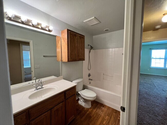 Building Photo - $500 OFF FIRST MONTHS RENT | Sweet Home in Hope Crossing!