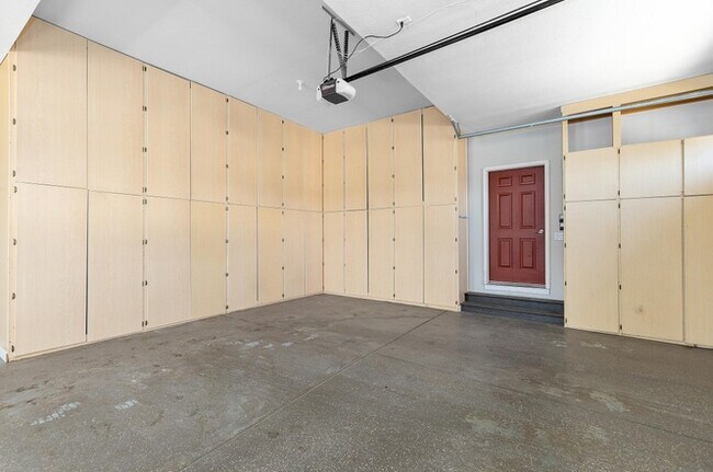 Building Photo - 348 Meadow View Pky