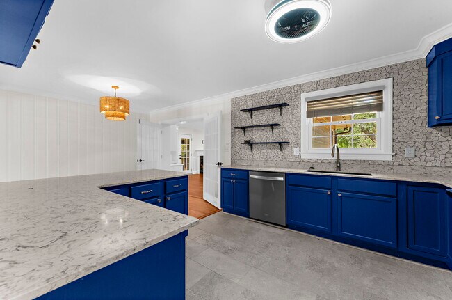 Building Photo - 774 Creekside Dr