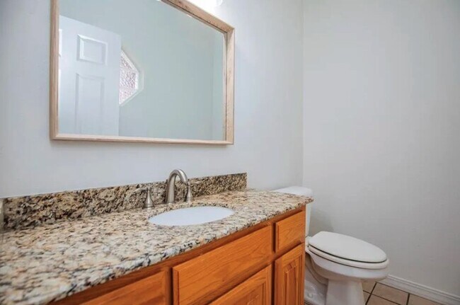 Building Photo - 1470 Forest St