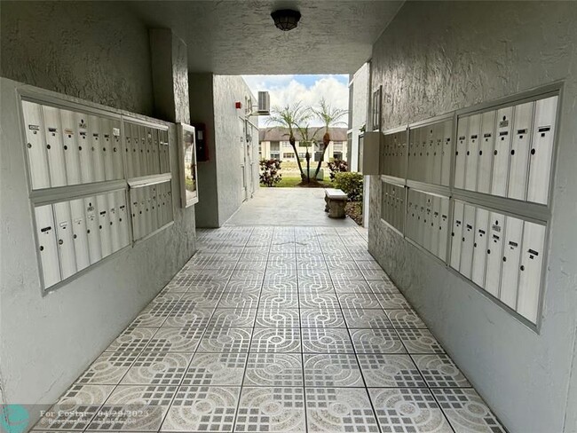 Building Photo - 4725 Lucerne Lakes Blvd