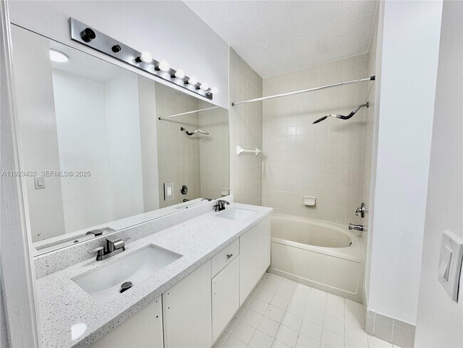 Building Photo - 120 Jacaranda Country Club Dr