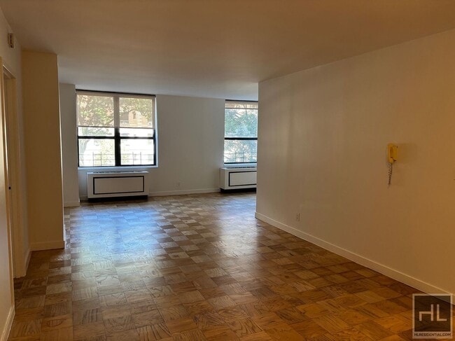 Building Photo - 247 W 87th St