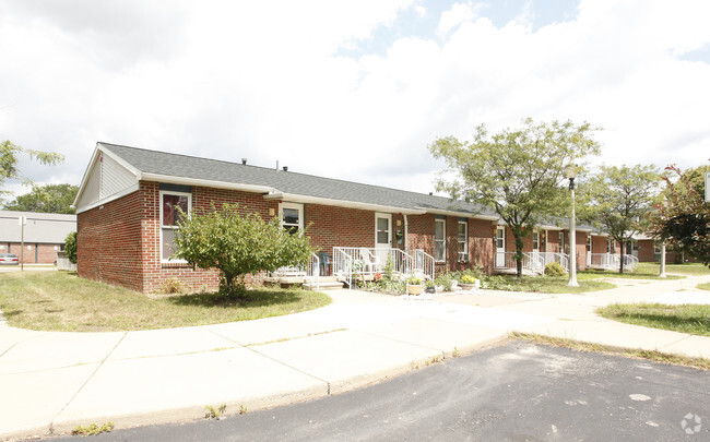 Building Photo - LaRoy Froh Townhouses