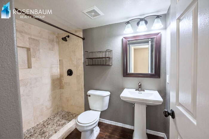 Building Photo - 1855 W Mockingbird Dr