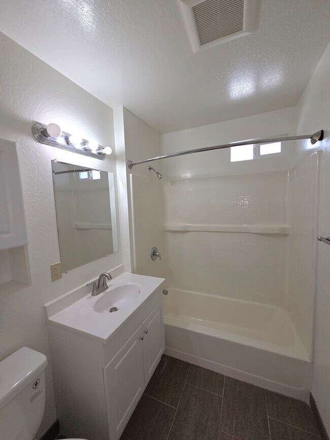 Building Photo - Fantastic 3 Bedroom, 2 Bath home in Santa Clara with upgrades galore!