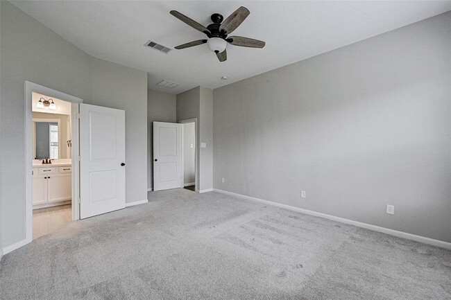 Building Photo - 25403 Kidwiler Dr