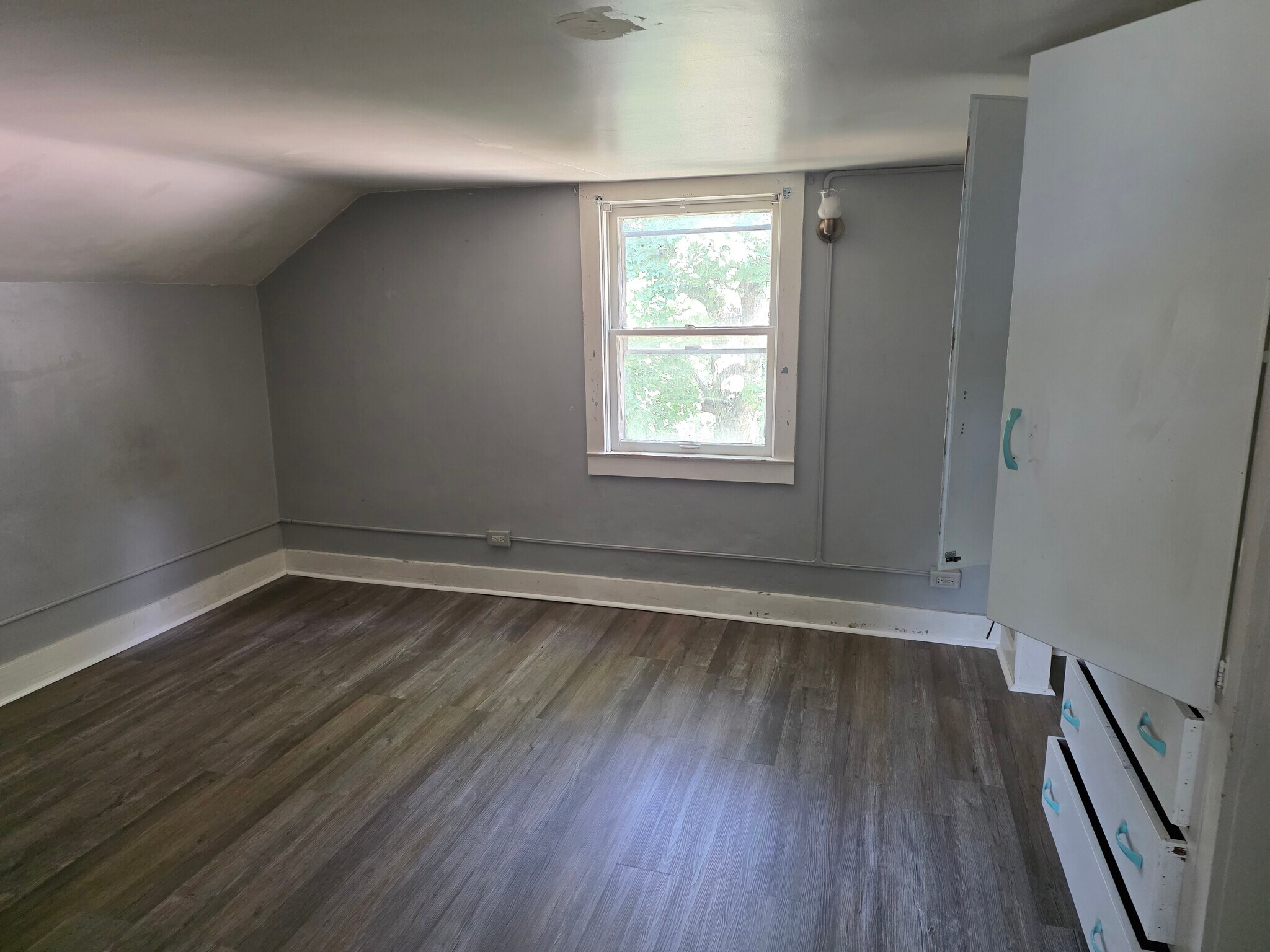 Building Photo - 406 S Elm St