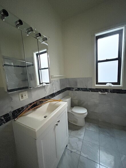 Building Photo - 2827 N Milwaukee Ave