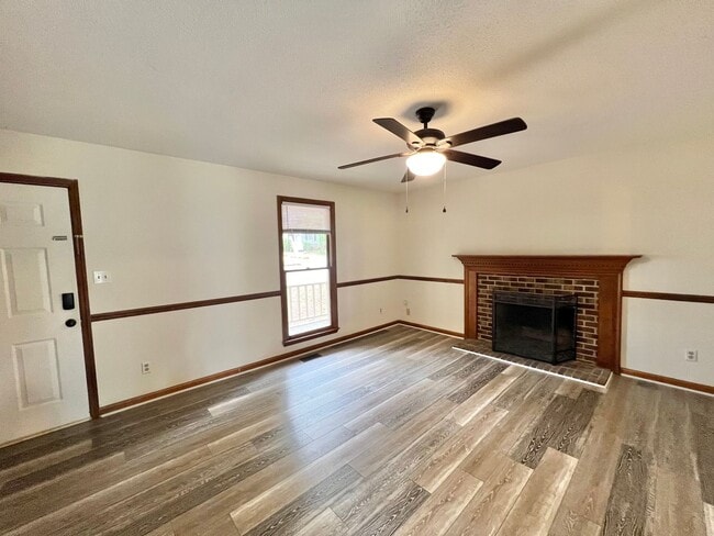 Building Photo - **OFFERING WAIVED APPLICATION FEES & $100 ...