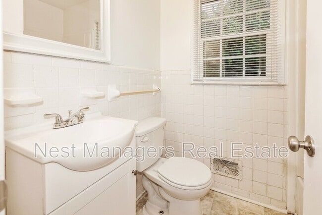 Building Photo - 816 Pilot Ave