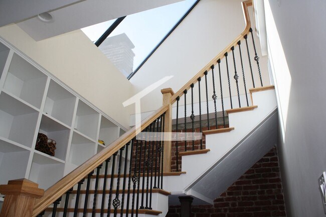 Building Photo - 1620 Beacon St