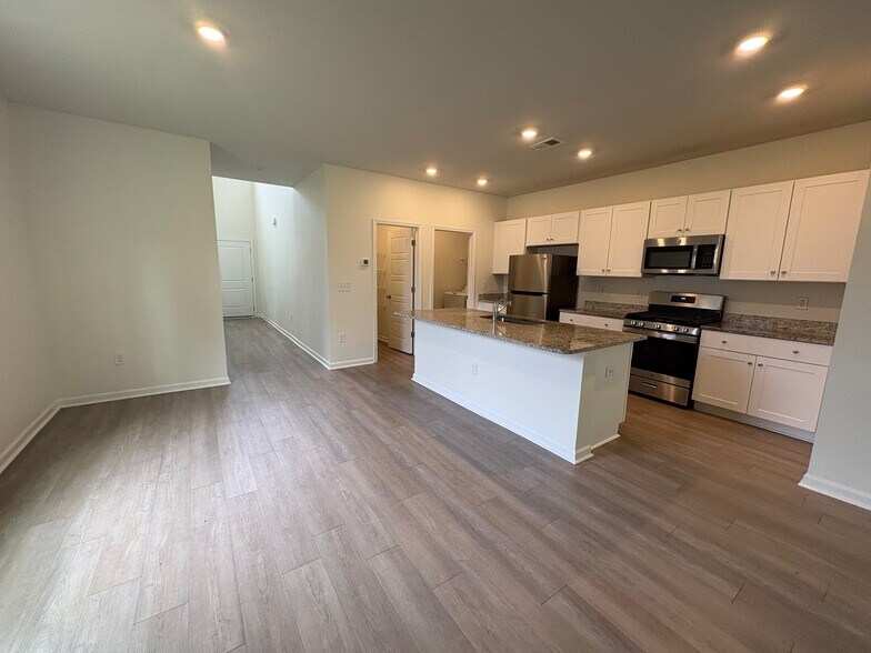 Building Photo - 168 Carolina Lakes Blvd