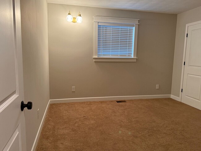 Building Photo - Rockford rental available now