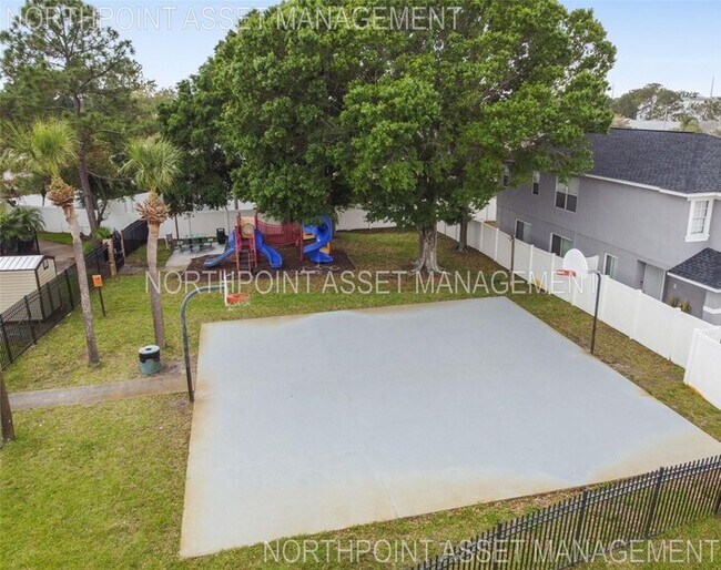 Building Photo - Stylish 2-Bed, 2-Bath Villa in the Heart o...