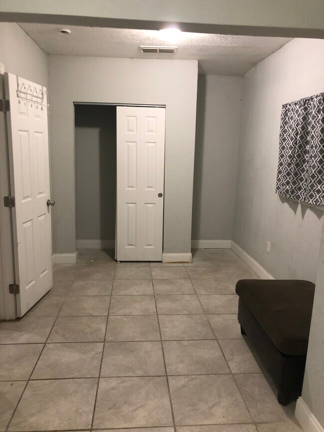 Building Photo - 1121 Avondale Ave