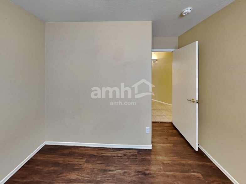 Building Photo - 8790 S Desert Valley Way