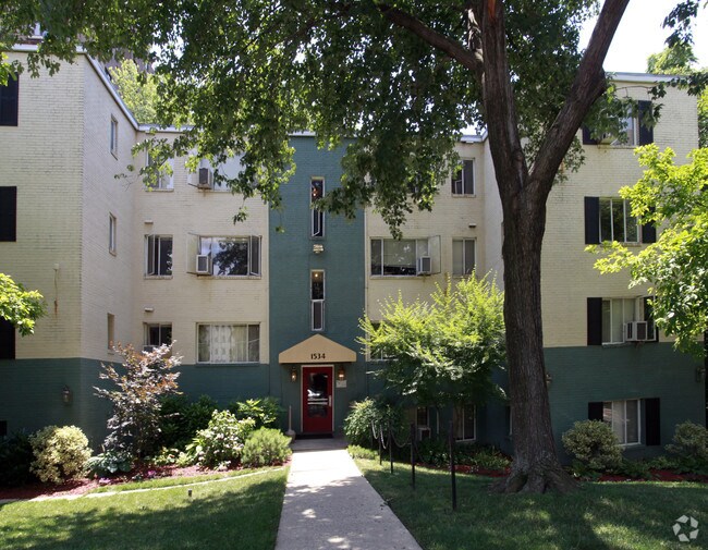 Arlington Boulevard Apartments 1534 16th Rd N Arlington VA 22209