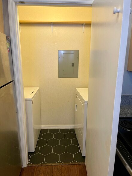 Building Photo - 200 4th Ave S