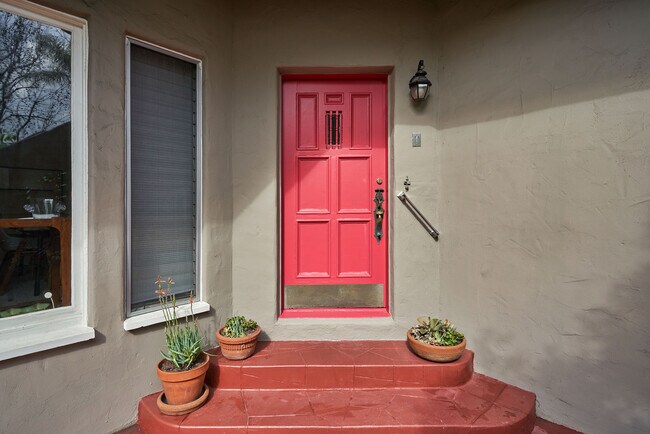 Building Photo - 1237 Hi Point St