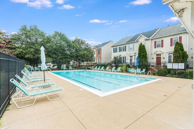 Building Photo - 1030 Harrison Cir