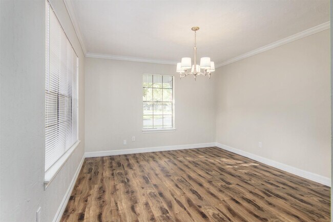 Building Photo - 2716 Pinecone Ln