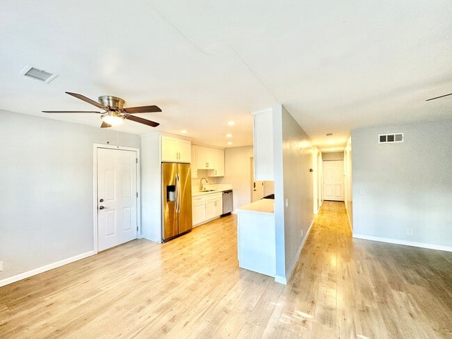 Building Photo - Beautiful, Single-Story, Updated, Private ...