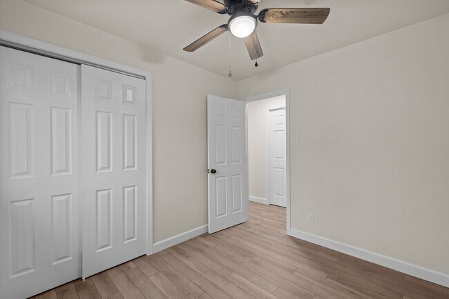 Building Photo - 2410 Bruno Ave