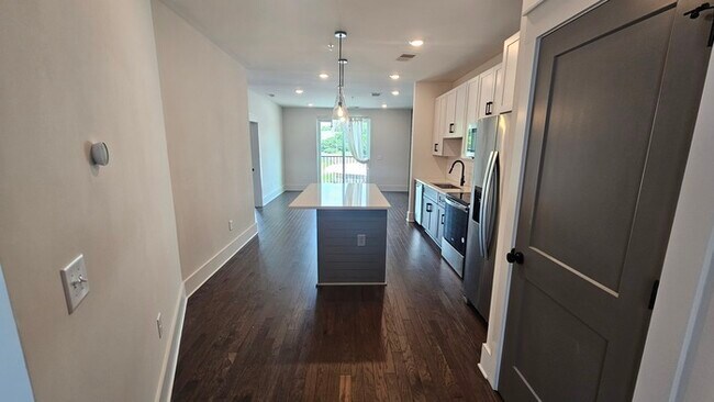 Building Photo - Simple & Stylish 1BR, 1BA Home