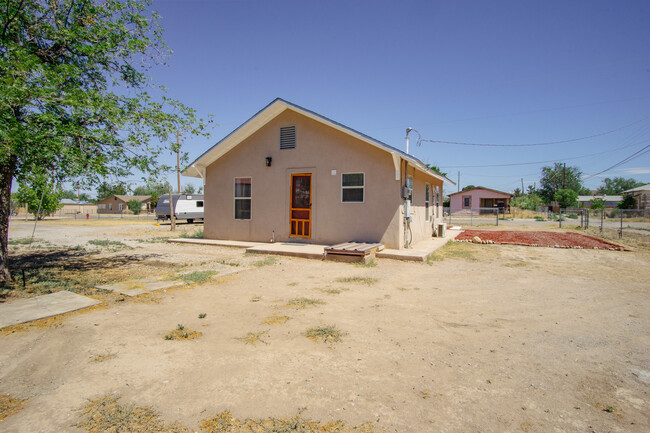 Building Photo - 512 15th St