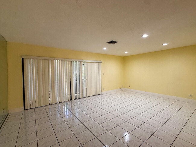 Building Photo - 4567 NW 90th Ave