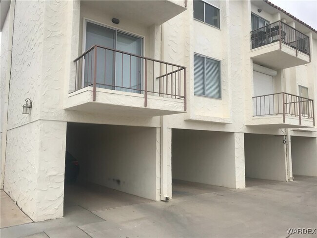 Building Photo - 571 Burkemo Ln