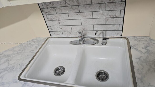 Building Photo - 3300 Spanish Moss Terrace