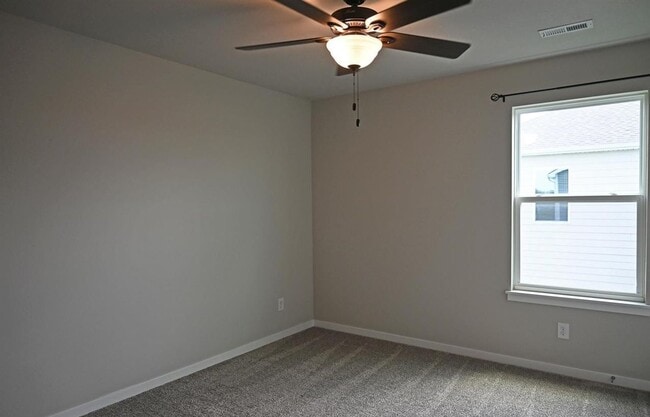 Building Photo - Spacious Elegance Meets Modern Comfort In ...
