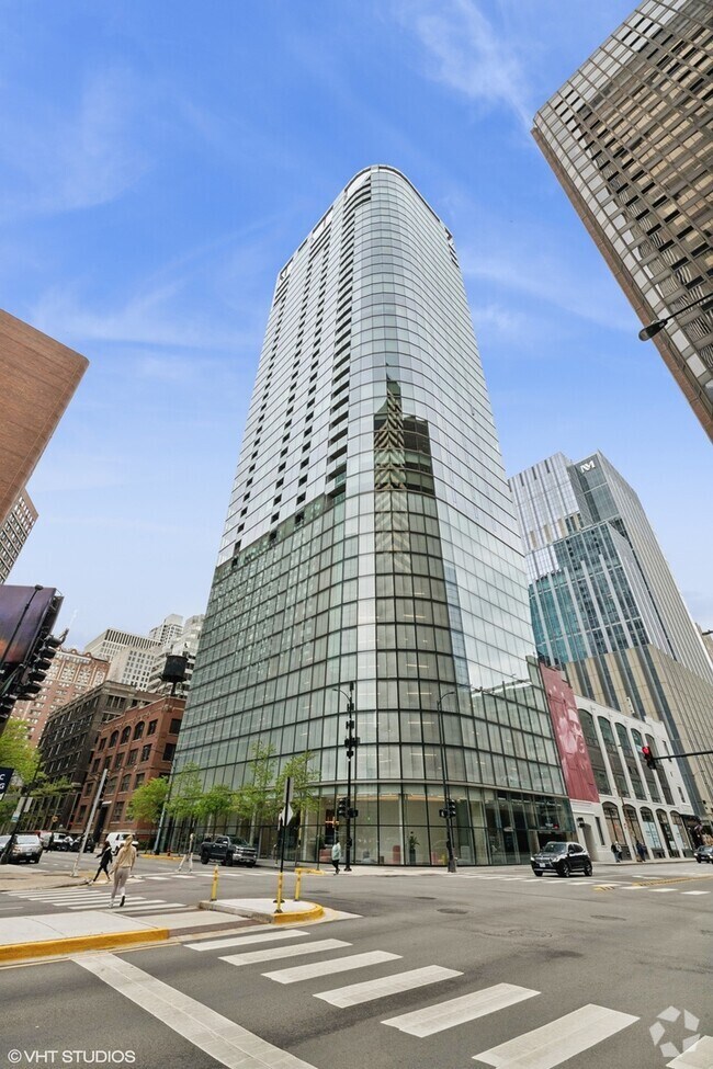 Building Photo - 600 N Fairbanks Ct