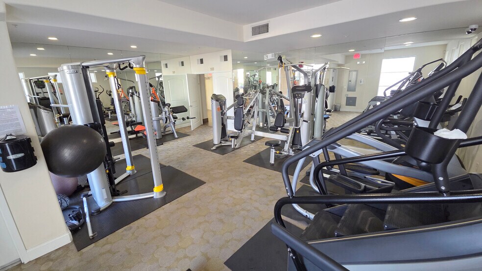 Building Photo - 360 W Ave 26 Ave