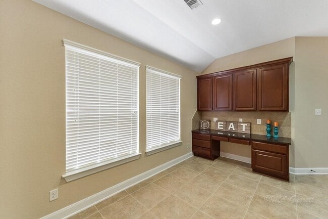 Building Photo - 6114 Brookmall Dr