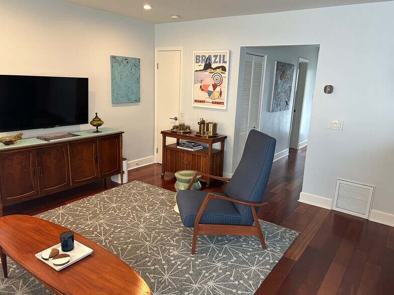 Living room - 3907 Georgia St