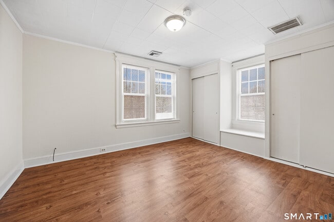 Building Photo - 254 Davis St