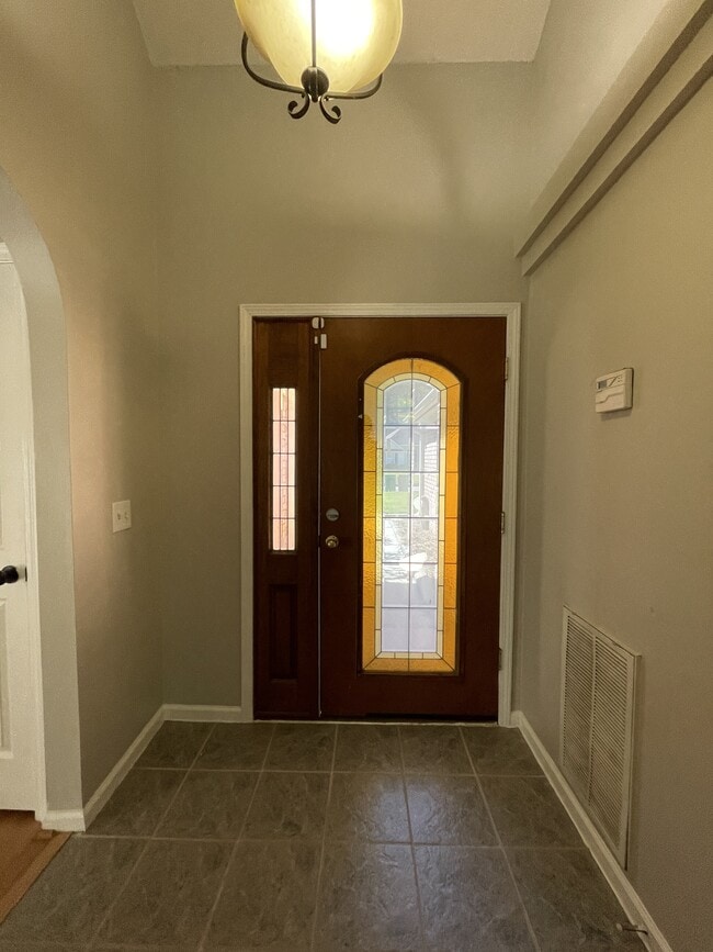 Building Photo - 126 Cross Creek Dr