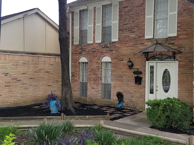 Building Photo - 10813 Sandpiper Dr