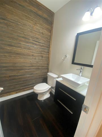 Building Photo - 2920 Pinehurst Ln