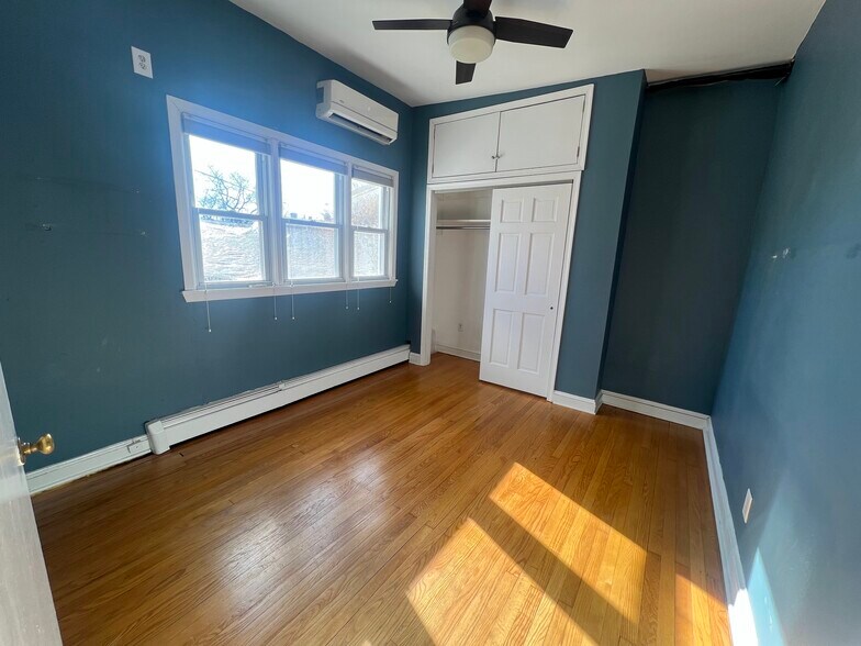 main bedroom - 419 A St NE