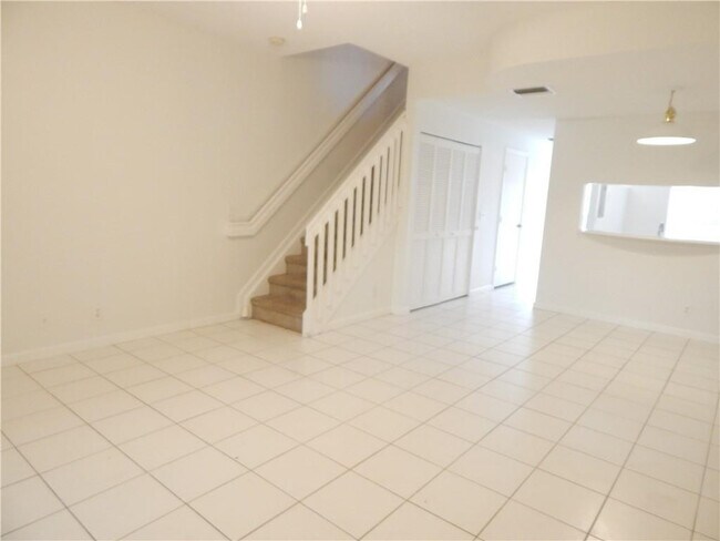 Building Photo - 9914 NW 56th Pl