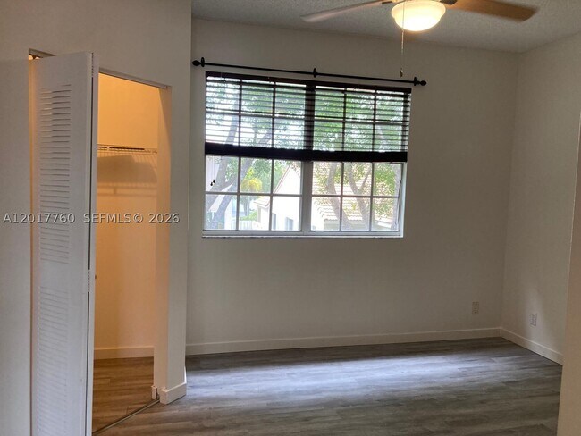 Building Photo - 1561 Sorrento Dr