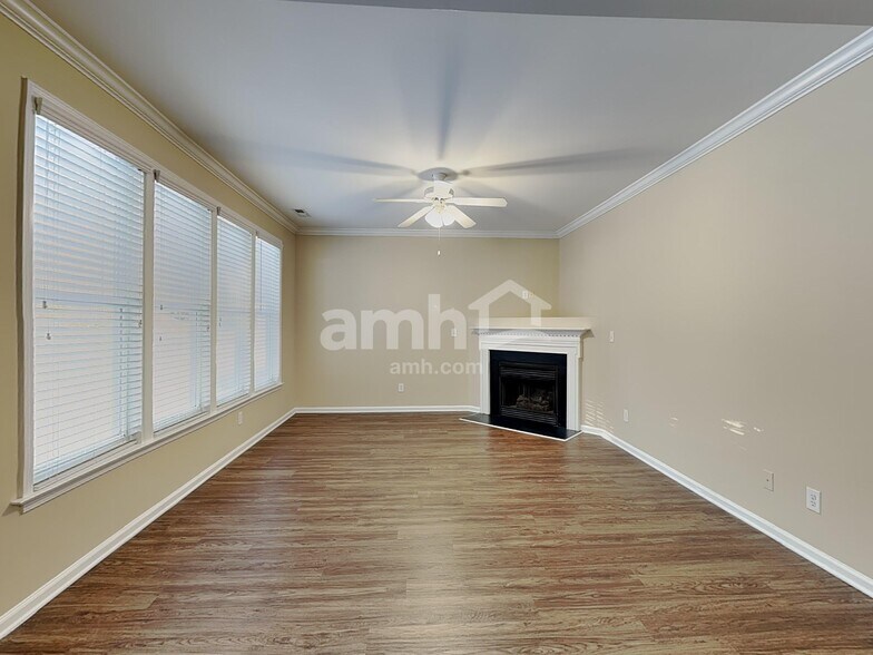 Building Photo - 100 Pearson Pl