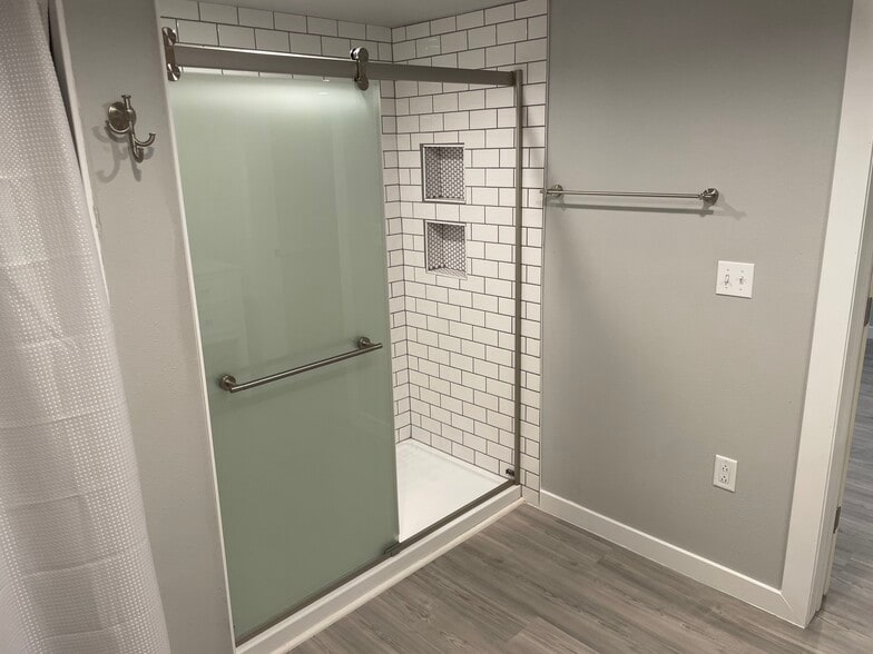 Downstairs Bathroom 2 - 3011 N Stout Rd