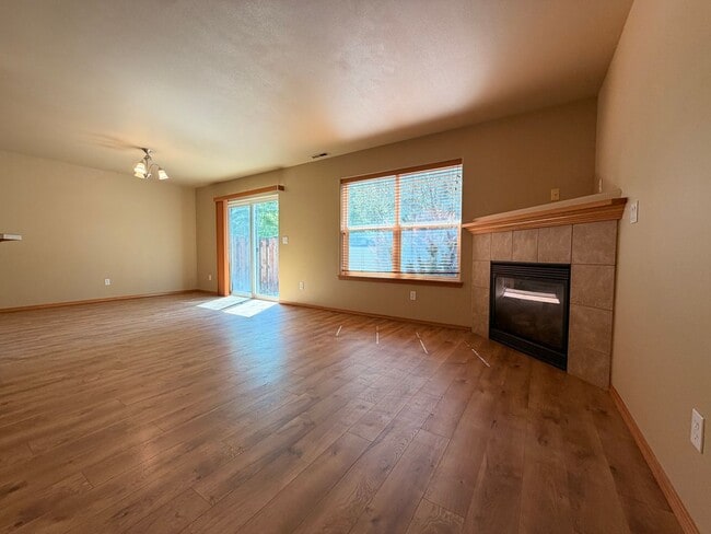 Building Photo - 2988 SW Indian Cir