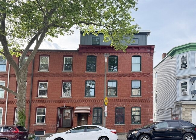 Building Photo - 212 Chelsea St